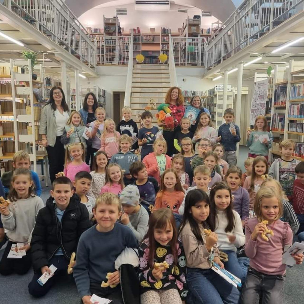 Schulkinder beim Vorlestag